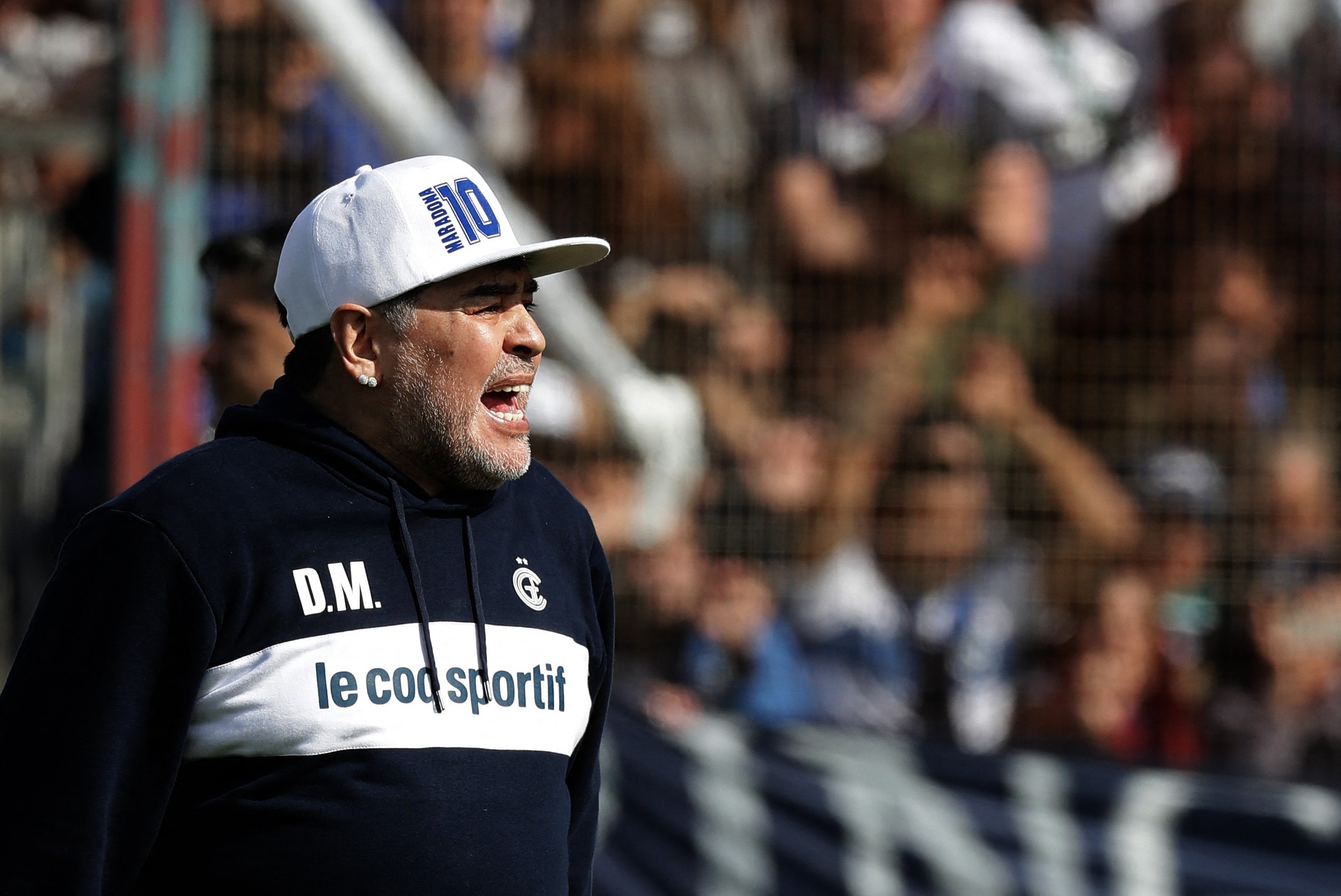 Maradona foi abandonado 'à própria sorte' por equipe médica, diz promotoria em julgamento sobre morte do ídolo argentino