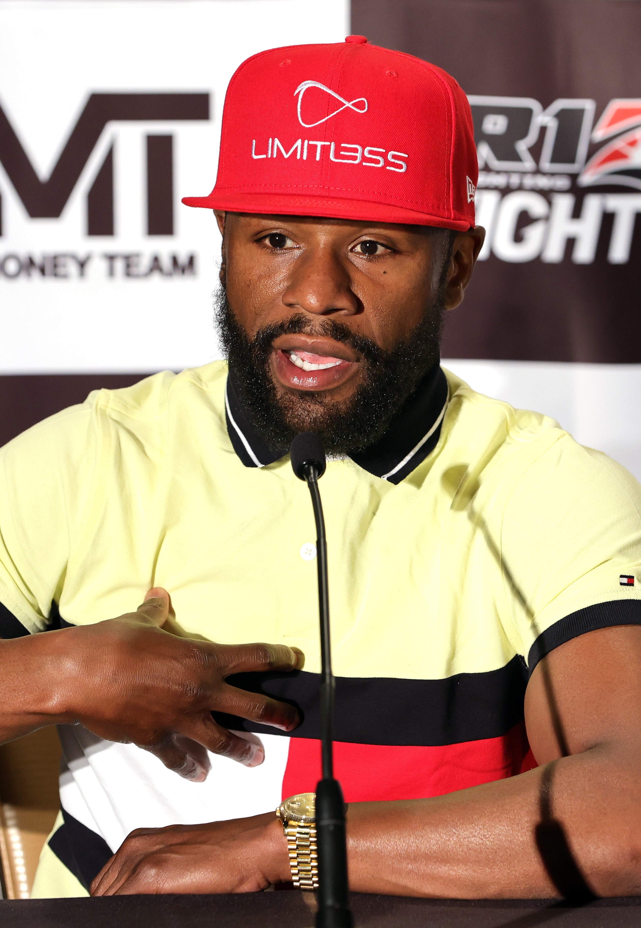 Floyd Mayweather é acusado de fraude e roubo após compra de relógio de luxo com cheque sem fundos