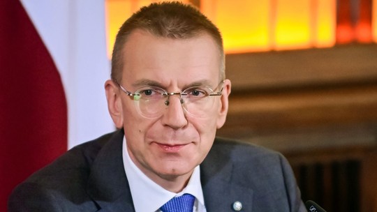 Letônia elege primeiro presidente homossexual assumido 