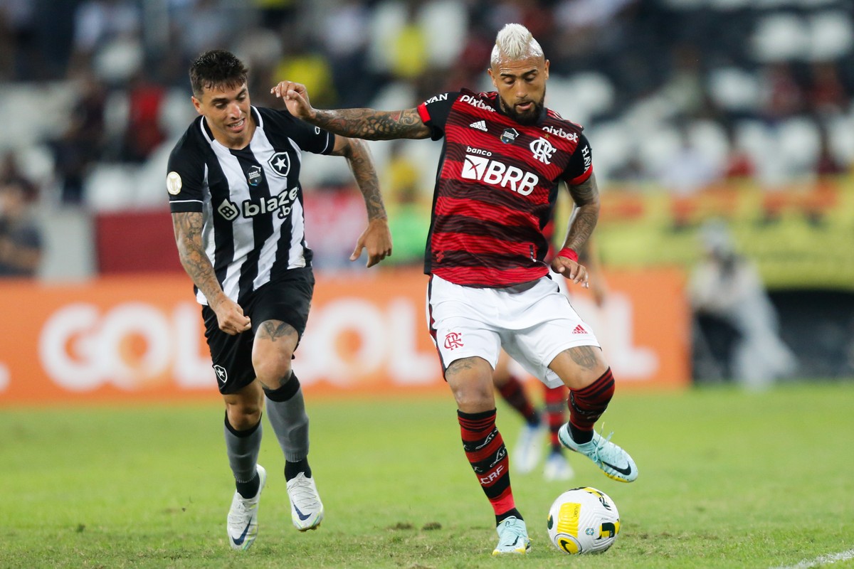 Flamengo vence Botafogo e reassume o segundo lugar do Brasileiro ...