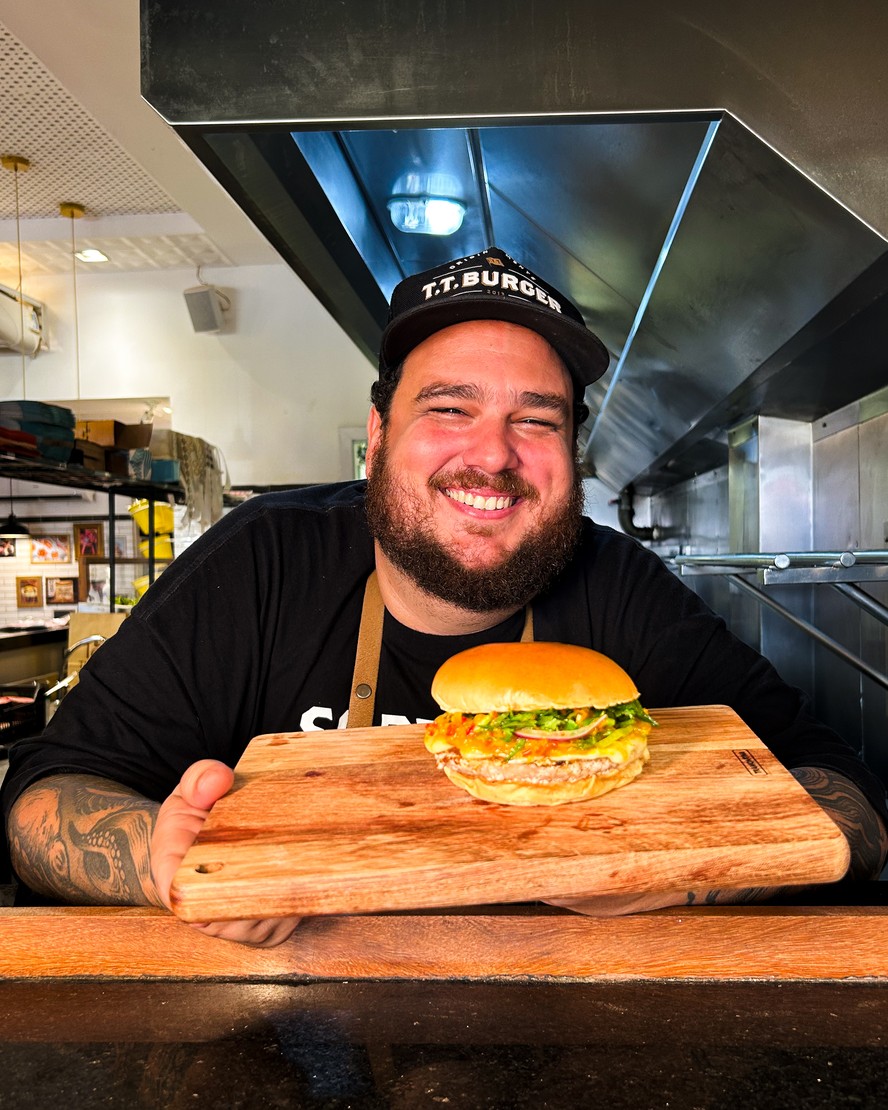 T.T. Burger recebe Suru Bar para noite de drinques e sanduba