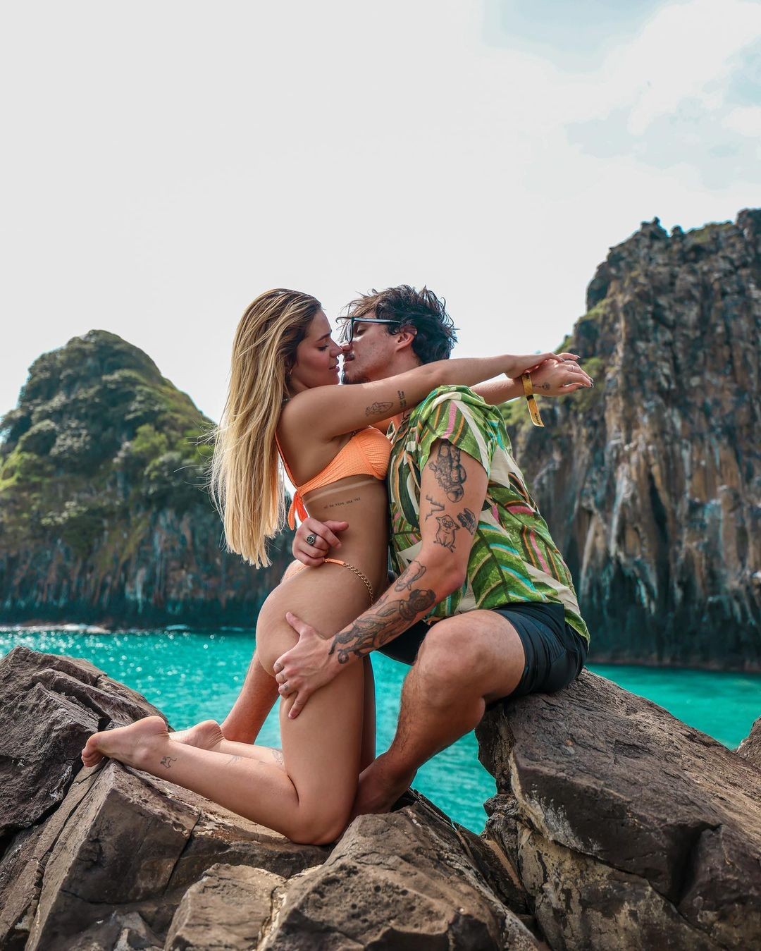 Momento romântico na praia no início do relacionamento — Foto: Reprodução/Instagram