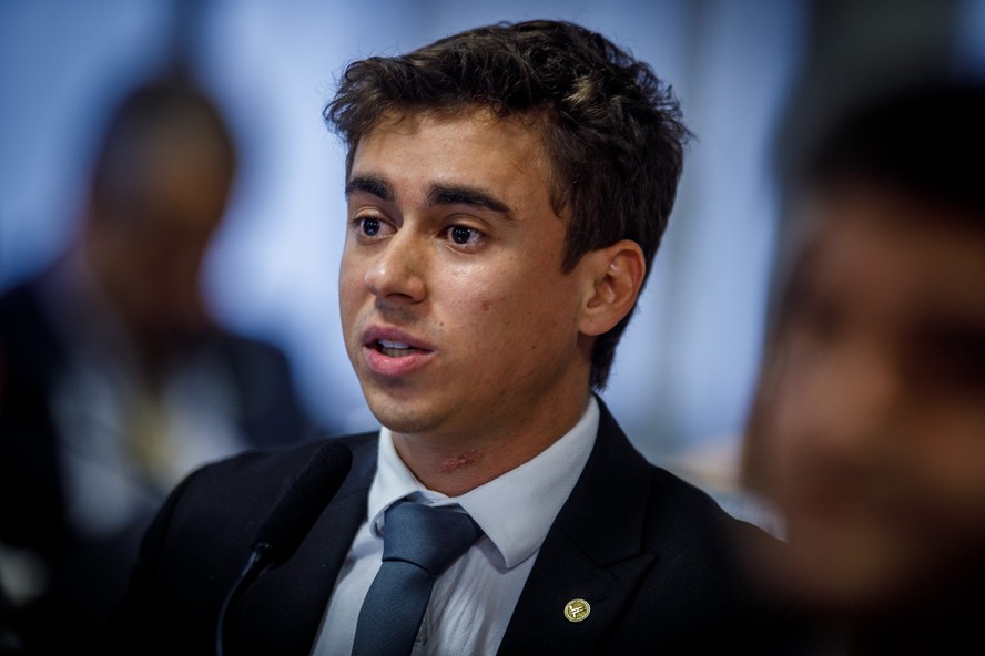 Nikolas pede autorização para visitar Bolsonaro, em prisão domiciliar