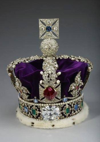 Coroa Imperial do Estado foi encomendada para a coroação do Rei George VI — Foto: Reprodução