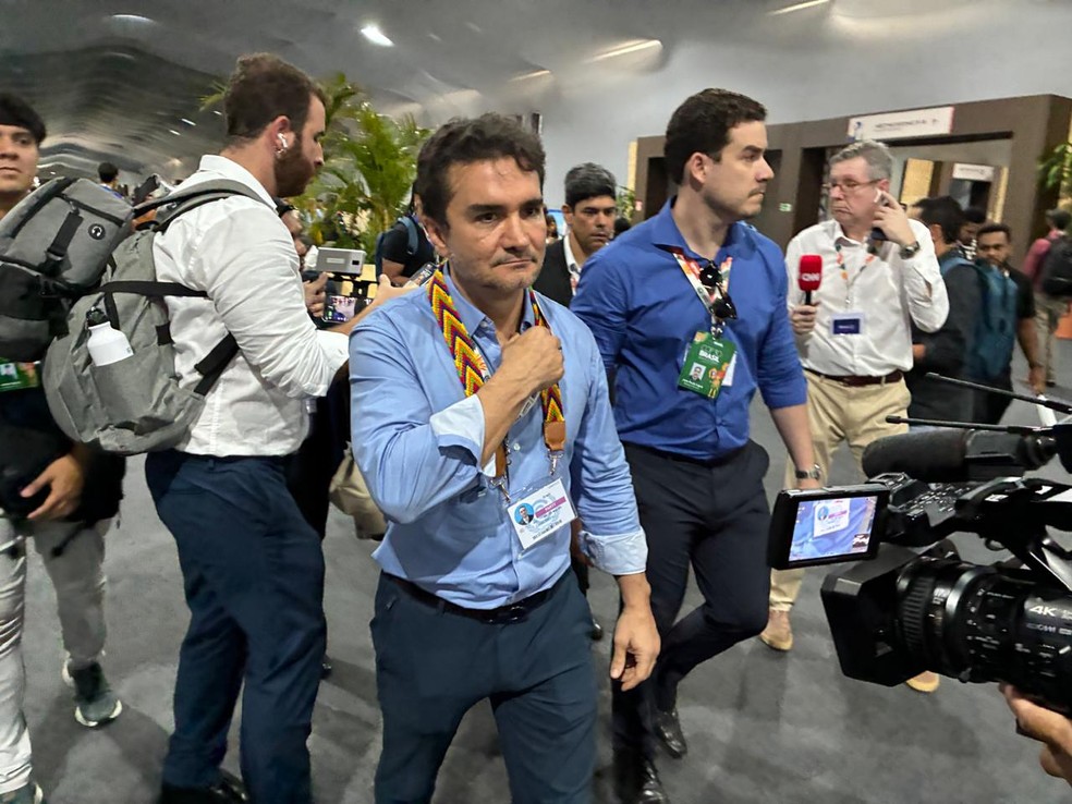 Celso Sabino após incêndio que obrigou evacuação da COP30 — Foto: Rafael Garcia