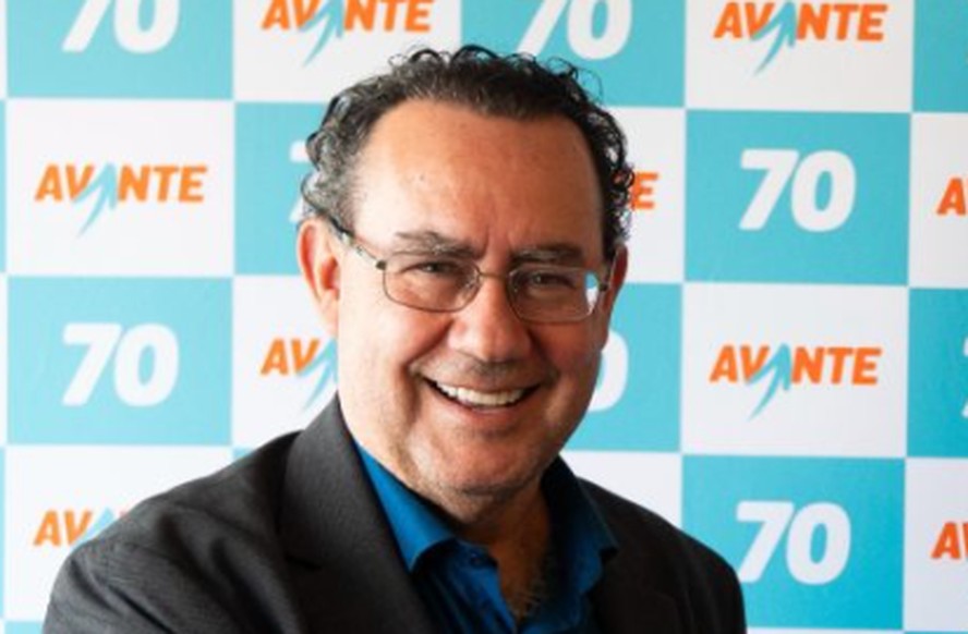 Manifestantes e movimentação política em Brasília relacionada aos atos de 8 de janeiro.