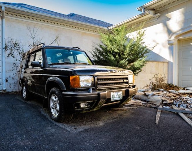 Carros foram deixados em garagem de mansão — Foto: Reprodução/YouTube/JeremyXplores
