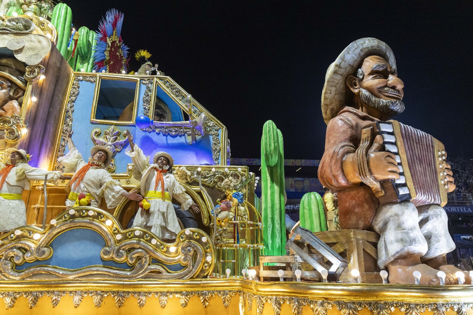 Desfile da Acadêmicos de Niterói — Foto: Domingos Peixoto / Agência O Globo