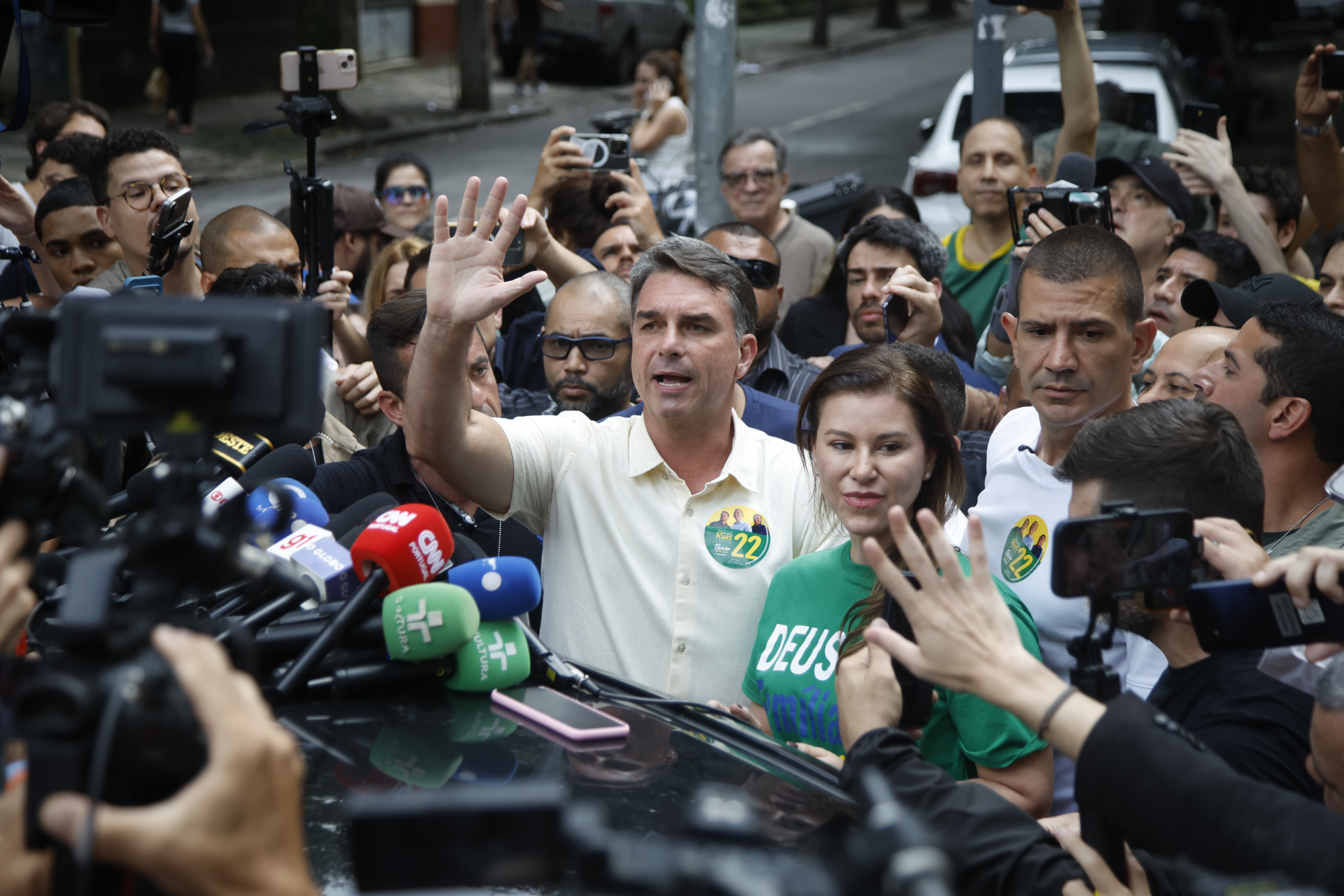 No Rio, Flávio Bolsonaro domina as Zonas Oeste e Sudoeste: veja as maiores votações por bairros