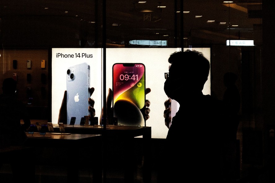 Agências do governo chinês estão instruindo seus funcionários a não levar seus iPhones para o trabalho