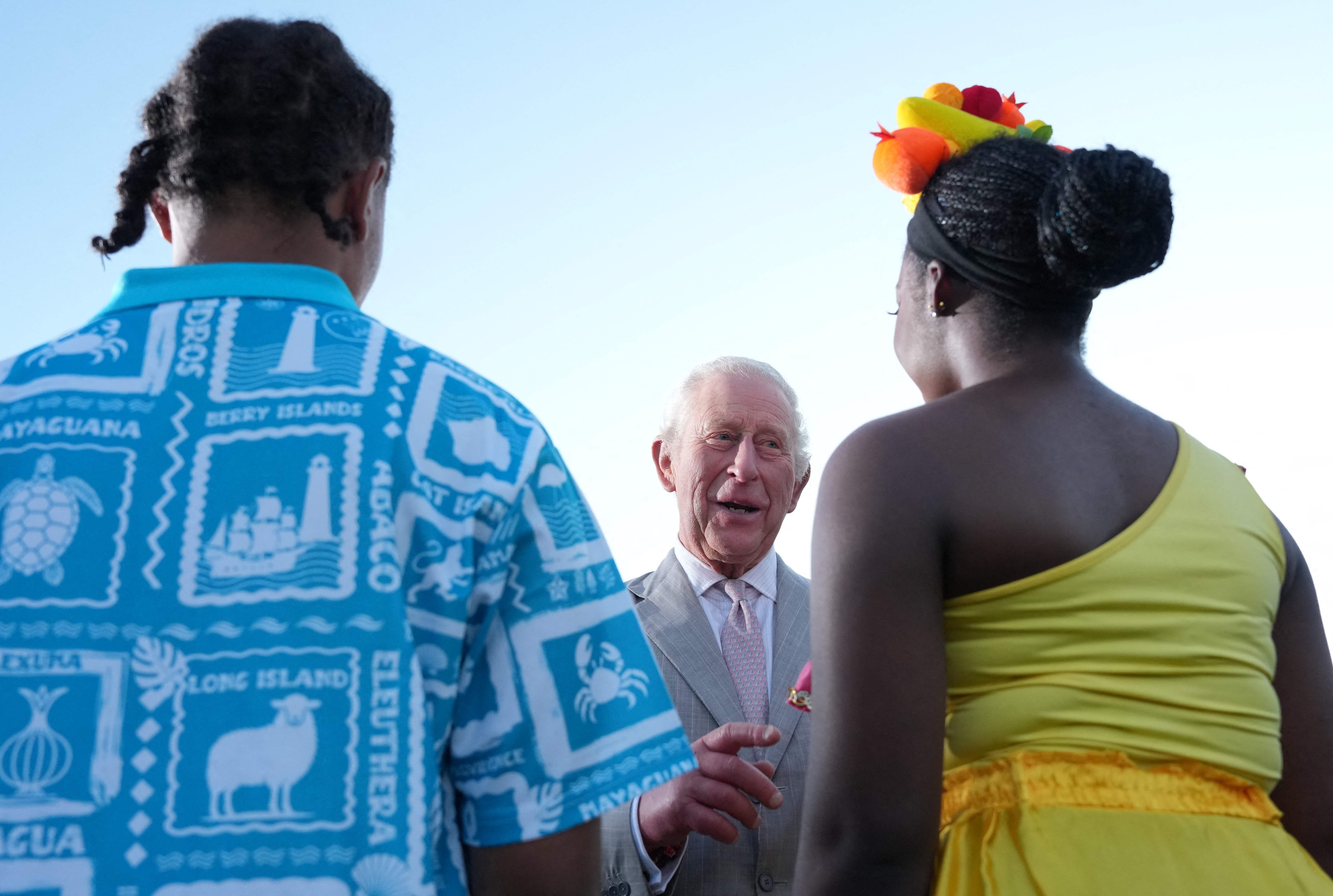 Charles III reconhece 'sofrimentos do passado' em visita ao Caribe: 'Cultura nasceu da escuridão'