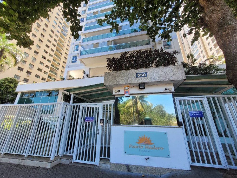 Criança morre ao ser atingida por pilastra de concreto em condomínio no Recreio, no Rio — Foto: Yago Godoy/ O GLOBO