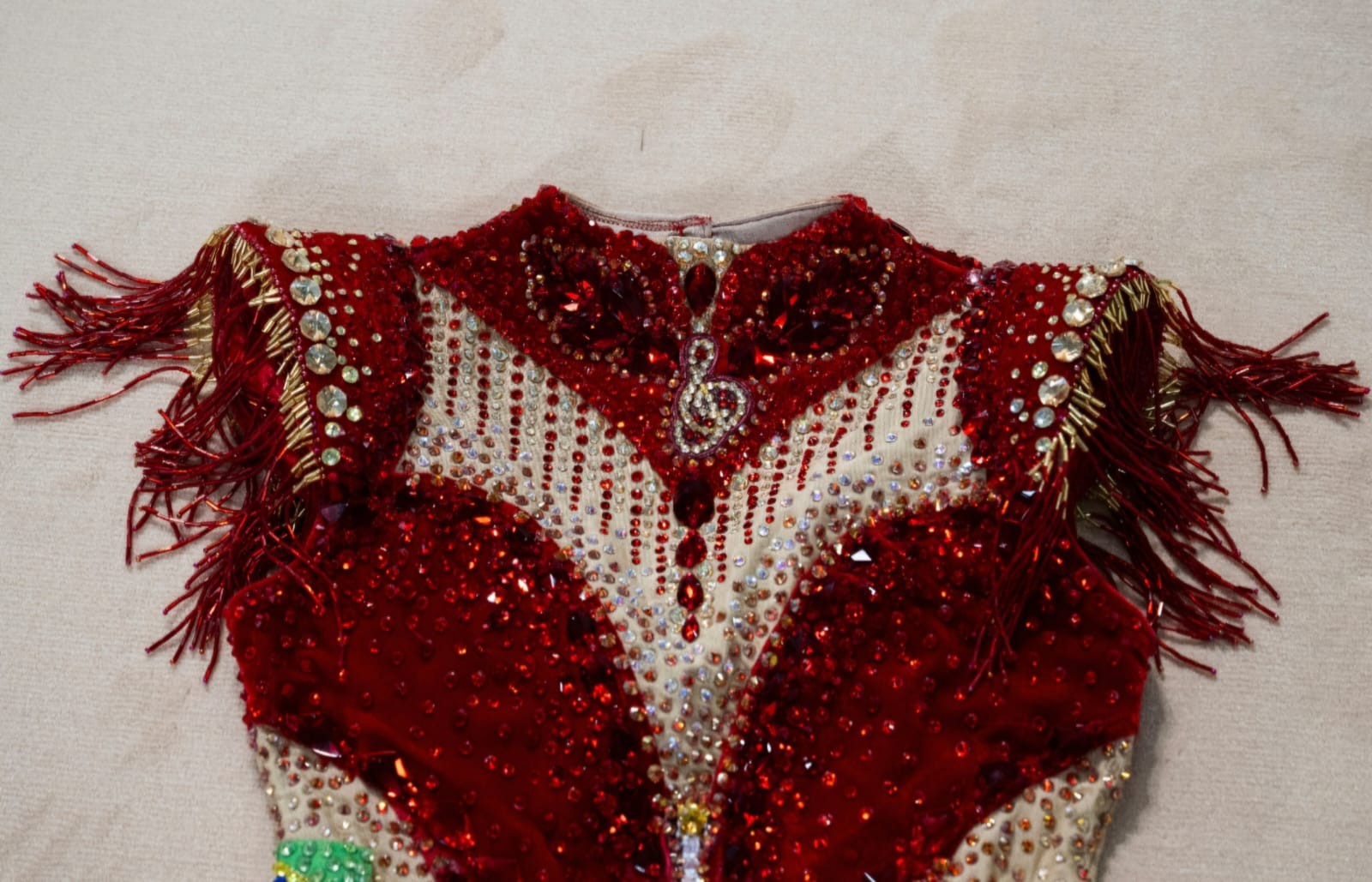 Ombreiras no lugar das mangas: valorização do sertanejo — Foto: MeloGym/CBG