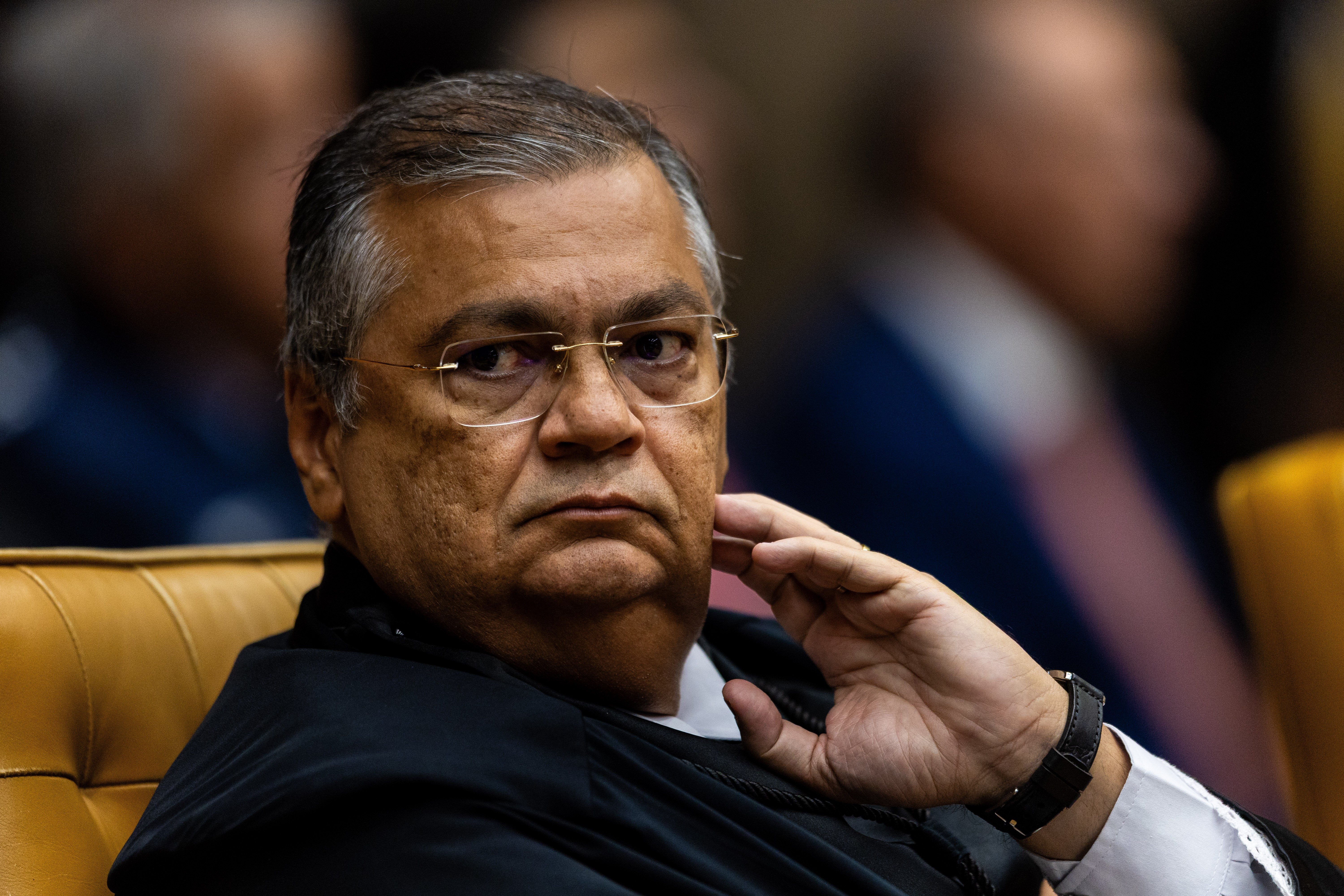 'Penduricalhos': veja os tipos de aux&iacute;lios suspensos por Dino que favorecem supersal&aacute;rios no servi&ccedil;o p&uacute;blico