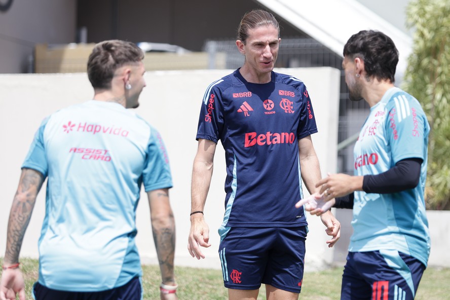 Filipe Luís em treino do Flamengo