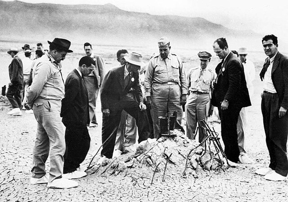 Robert Oppenheimer no local do teste da bomba de Hiroshima e Nagasaki — Foto: Wiki Commons