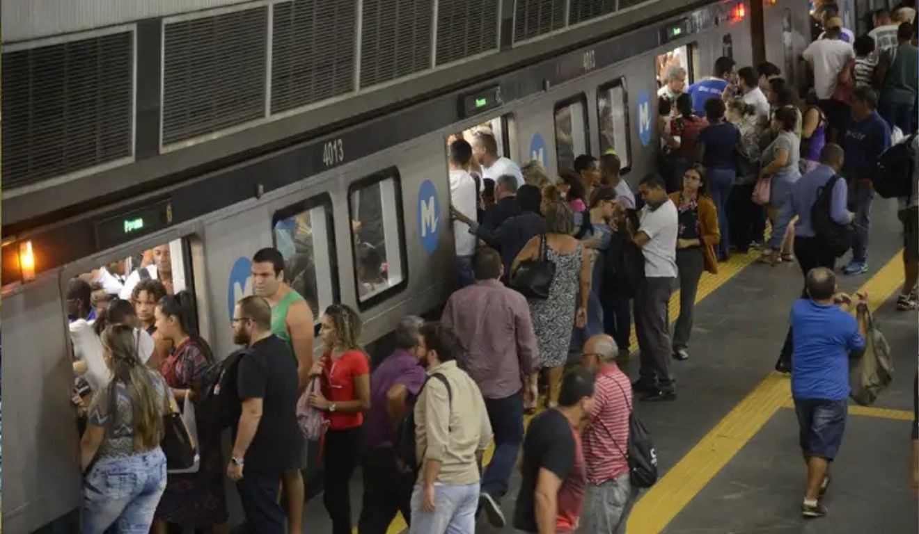 Metrô tem intervalos irregulares na Linha 1 devido a problema de ...