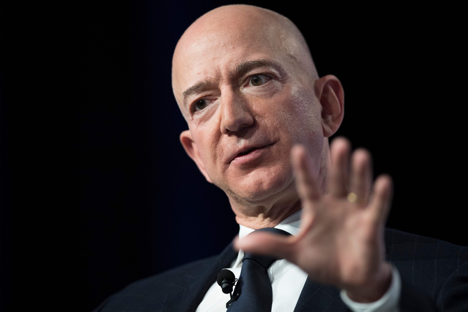 Jeff Bezos, criador da Amazon, se manteve na terceira colocação com uma patrimônio de US$ 114 bilhões