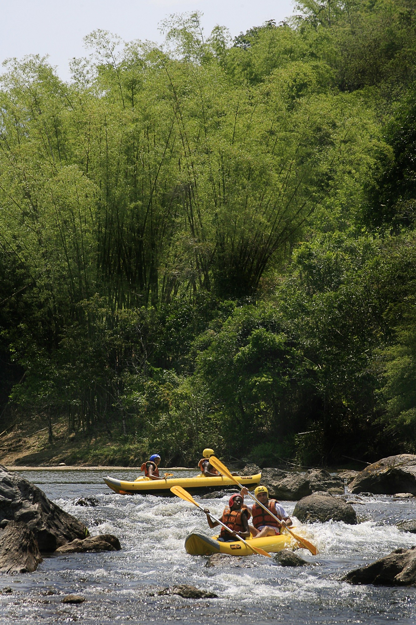 Rafting no Rio Macaé em Casimiro de Abreu: cidade é um dos melhores destinos no Estado do Rio para atividades radicais — Foto: Divulgação / Jorge Ronald  / Turisrio