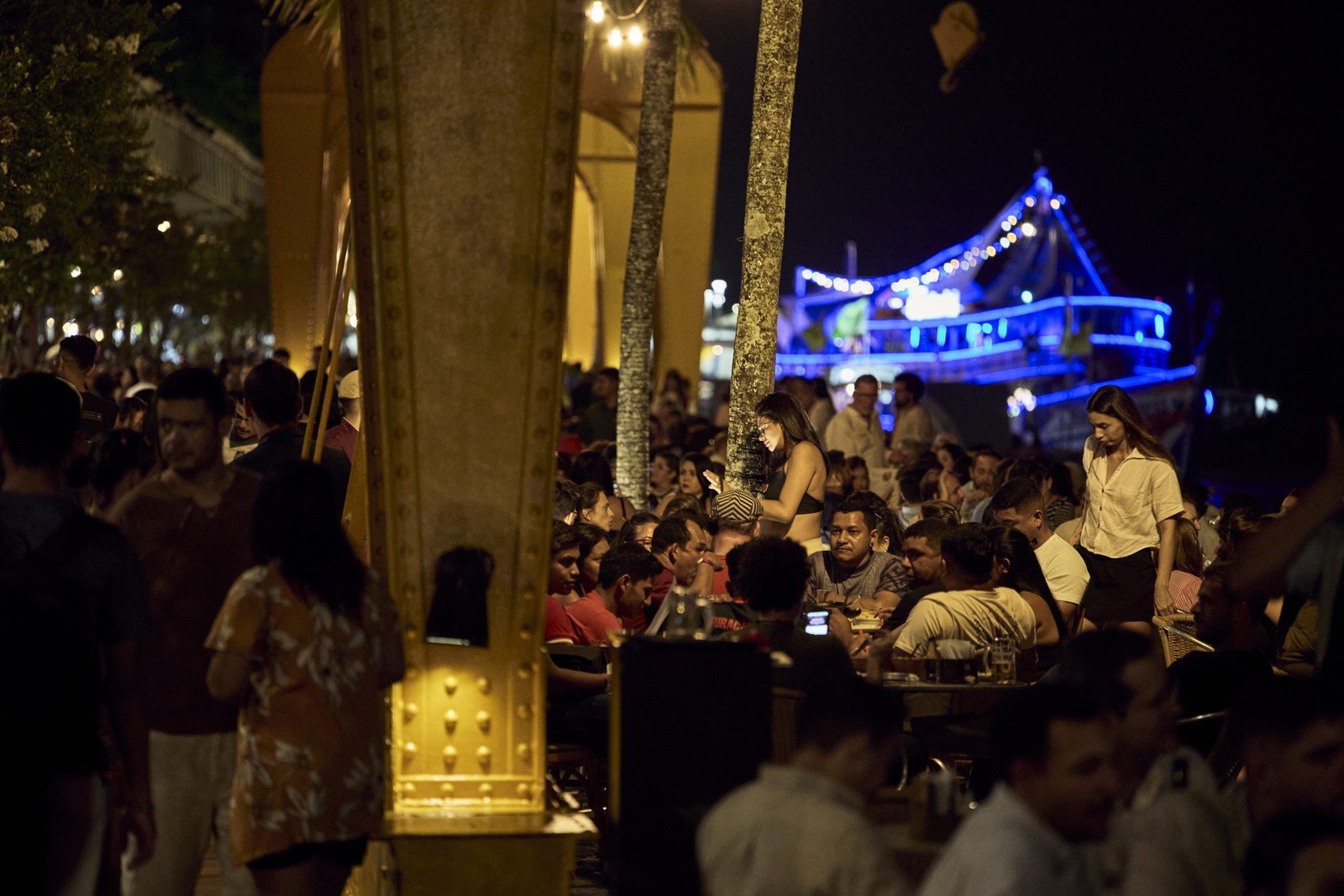 Noite de Belém lotada após dia de COP30 — Foto: Marina Calderon