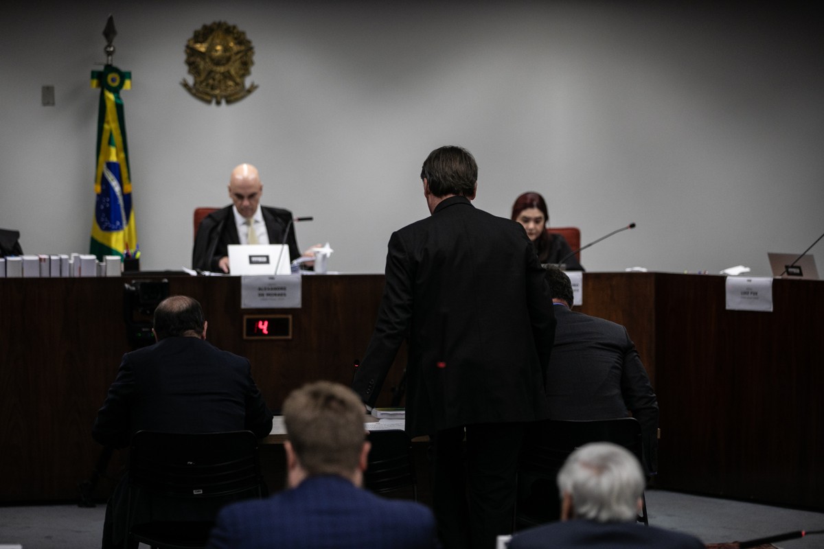 Nova apuração por atuação junto a Trump reduz chance de pena menor para Bolsonaro, avaliam juristas e ministros do STF