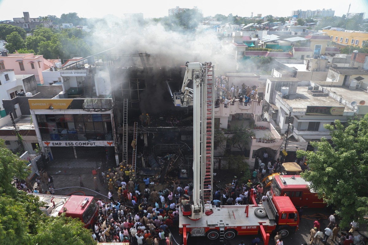 Casal de noivos está entre as vítimas de incêndio que matou 15 na Índia: 