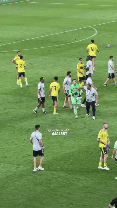 Jorge Jesus não cumprimenta Bento após falha que adiou título do Al-Nassr; assista