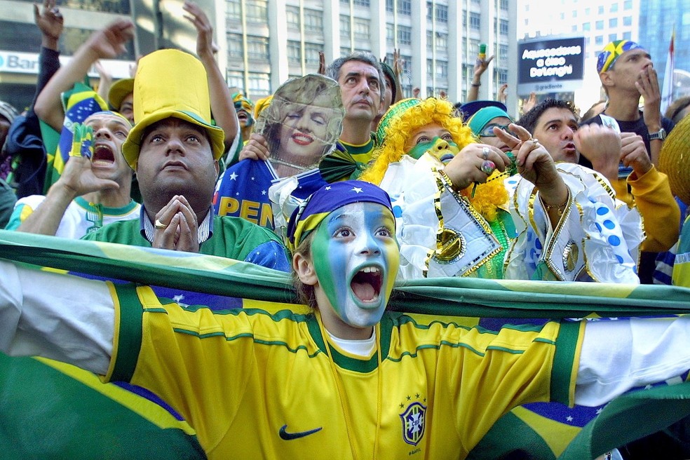 Torcedores da seleção brasileira na Copa do Mundo de 2002 — Foto: AFP PHOTO/Mauricio LIMA
