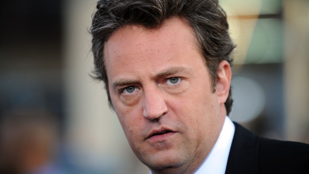 Chandler iria trair Monica, mas Matthew Perry pediu a roteiristas