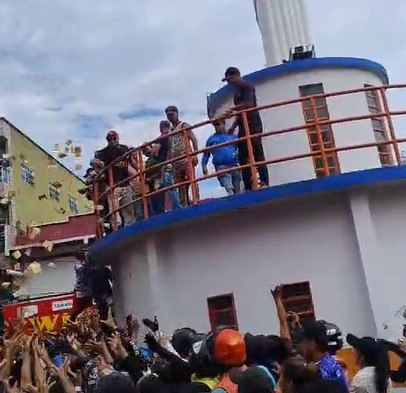 Candidato a prefeito no Amazonas é detido pela PF após 'chuva de dinheiro'; vídeo