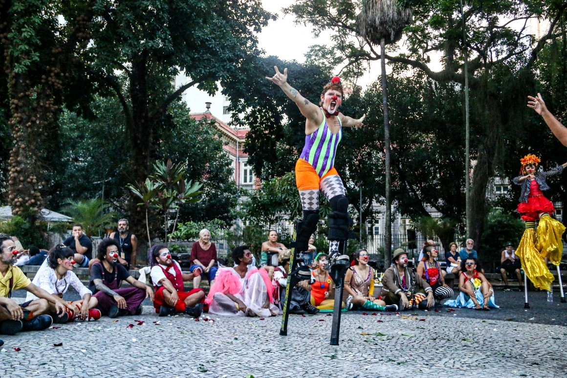 Mais de 20 palhaços e palhaças do Brasil e da América Latina se apresentam, neste sábado (13), no Largo do Machado