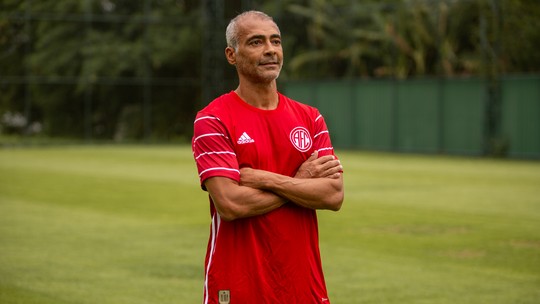Longe da primeira divisão do Carioca desde 2016, America conta com Romário e inicia disputa da A2
