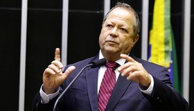 Defesa de Chiquinho Brazão pede a Moraes para acompanhar depoimento de delegado preso à PF