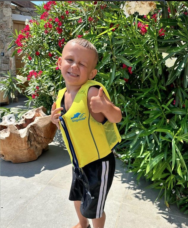Ronnei Foden, filho de Phil Foden, tem só 4 anos e conquistou o time e a torcida pela simpatia e espontaneidade — Foto: Reprodução Instagram