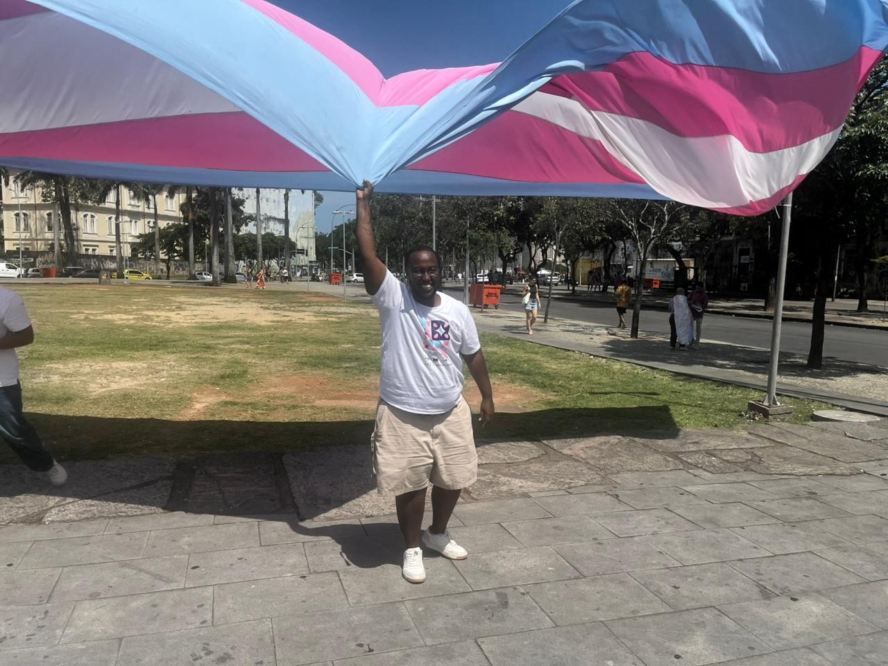 Marcha Trans e Travesti reúne serviços e atrações nos Arcos da Lapa e pede fim da violência