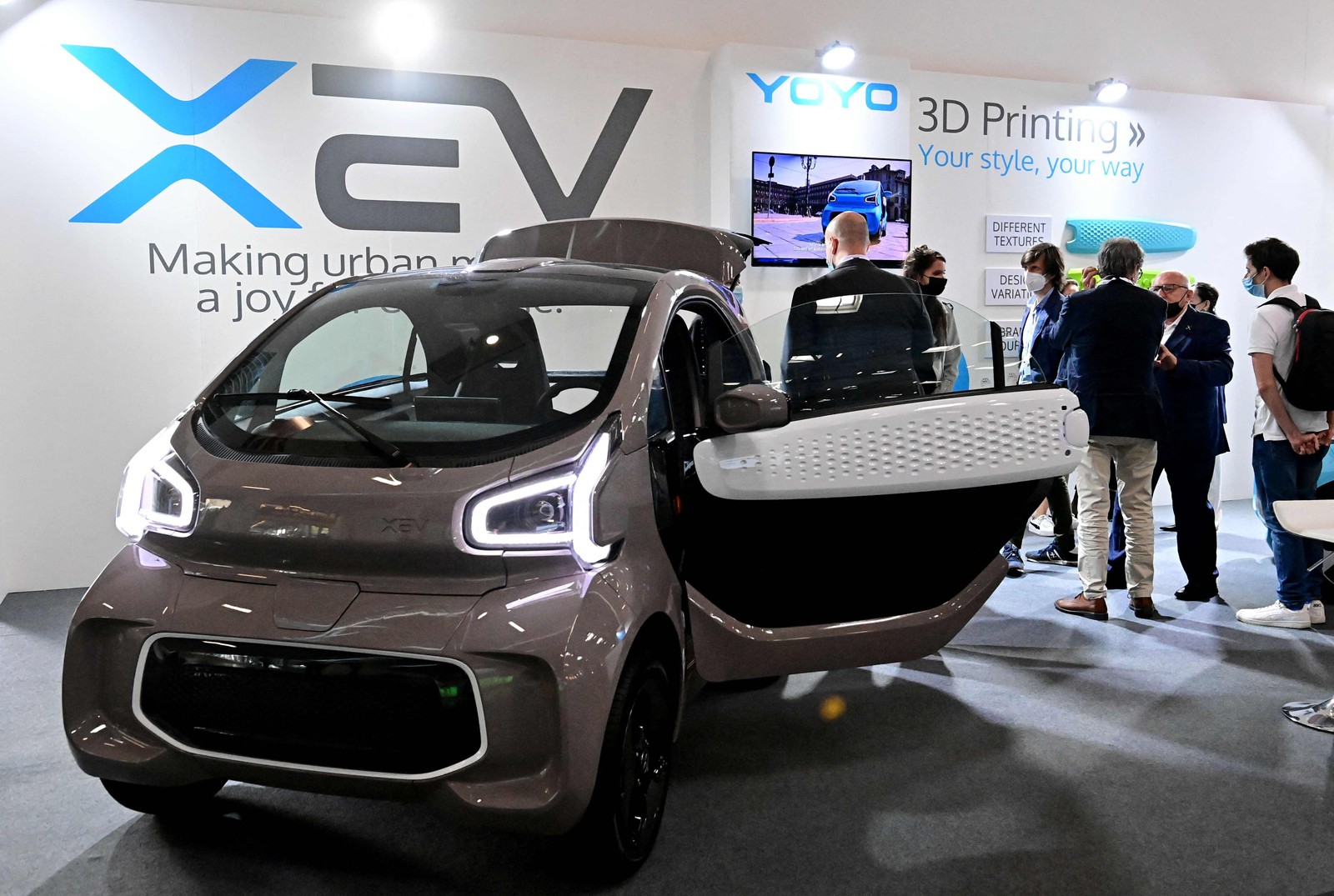 Um carro elétrico impresso em 3D XEV Yoyo é apresentado durante uma prévia para a imprensa no International Motor Show (IAA)TOBIAS SCHWARZ/AFP