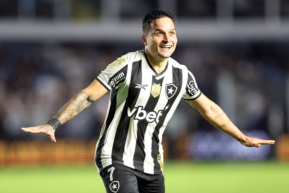 Artur garantiu a vitória para o Botafogo — Foto: Vitor Silva/Botafogo