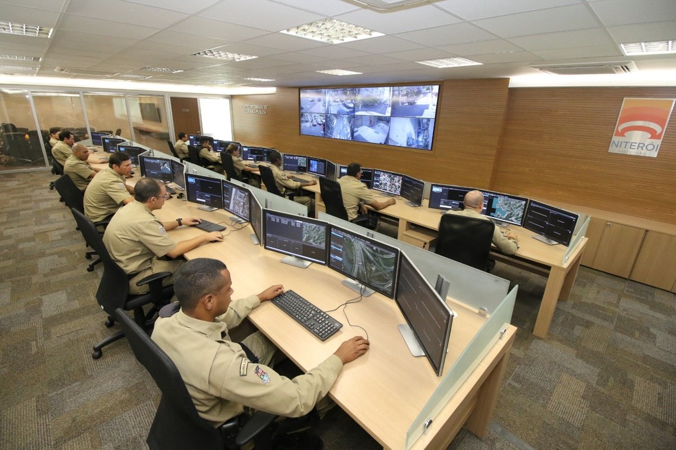 Câmeras do Centro Integrado de Segurança Pública (Cisp), em Niterói — Foto: Divulgação