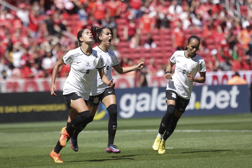 Inter e Corinthians batem recorde na final do feminino - 18/09/2022 -  Esporte - Folha