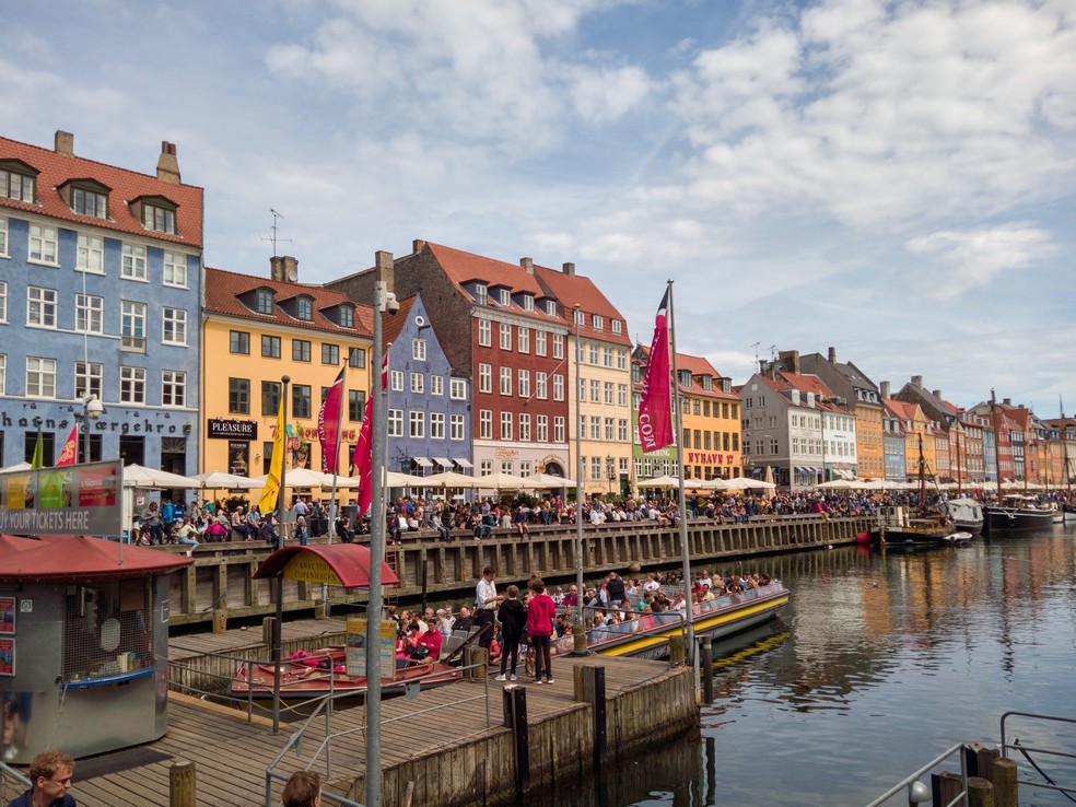 Fachadas coloridas de edifícios ao longo do Canal Nyhavn em Copenhague, na Dinamarca — Foto: Freepik