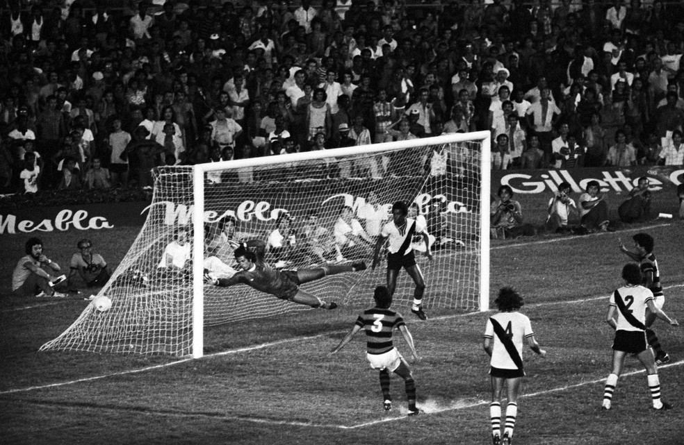 Rondinelli, Flamengo's number 3, watches the ball reach the Maracana net – Photo: Eurico Dantas / Agência O Globo / 03-12-1978