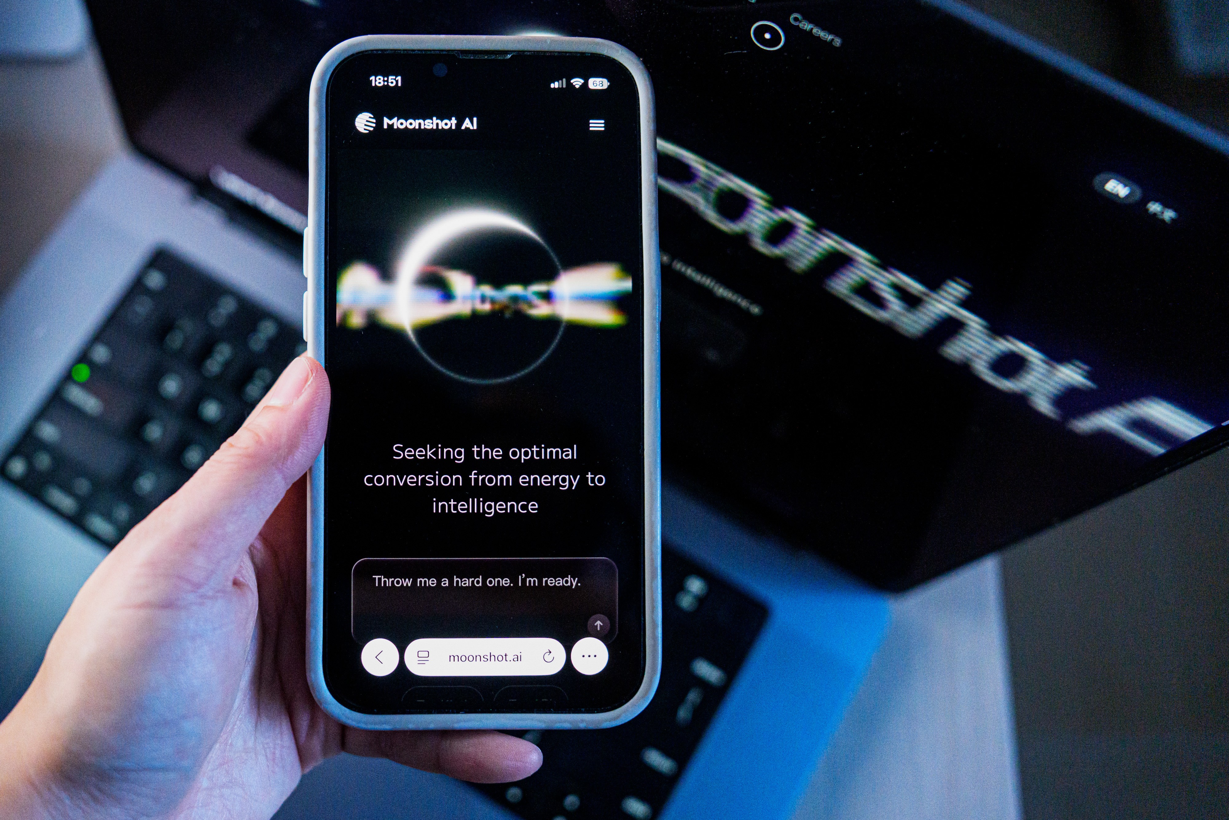 Startup chinesa Moonshot AI libera modelo Kimi 3 para download e amplia alcance global