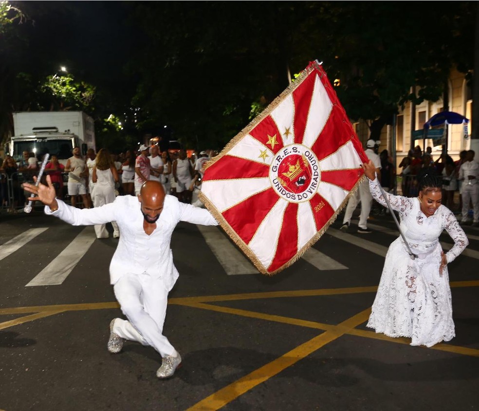 Atual campeã, Viradouro tem ensaio de rua em Niterói — Foto: Alex Ramos / PMN / Divulgação