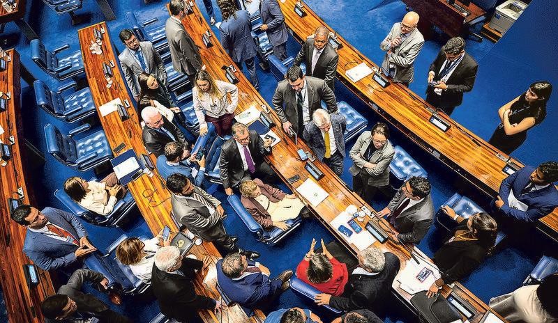 Congresso aprova aval a despesa fora do limite este ano, mas garante ajuste de R$ 10 bi em 2027