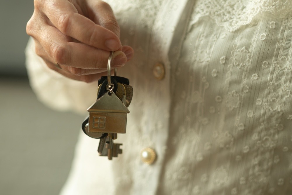 Por que não é seguro postar foto da chave de casa na internet? Especialista em cybersegurança explica