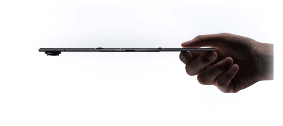 Samsung launched its three-screen foldable model, the Galaxy Z TriFold, measuring 3.9 millimeters thick — Photo: Disclosure