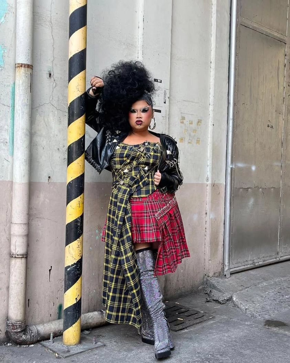 Ex-Participante de RuPaul's Drag Race, 'Jiggly Caliente', Sofre Amputação de Perna devido a Complicações de Saúde