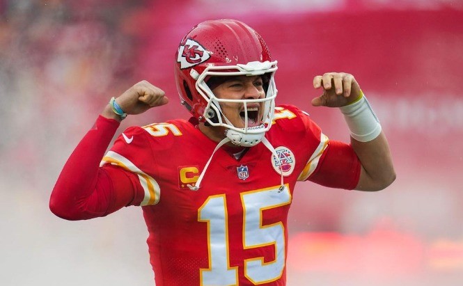 Patrick Mahomes, do Kansas City Chiefs, da NFL, recebe 450 milhões de dólares — Foto: Reprodução