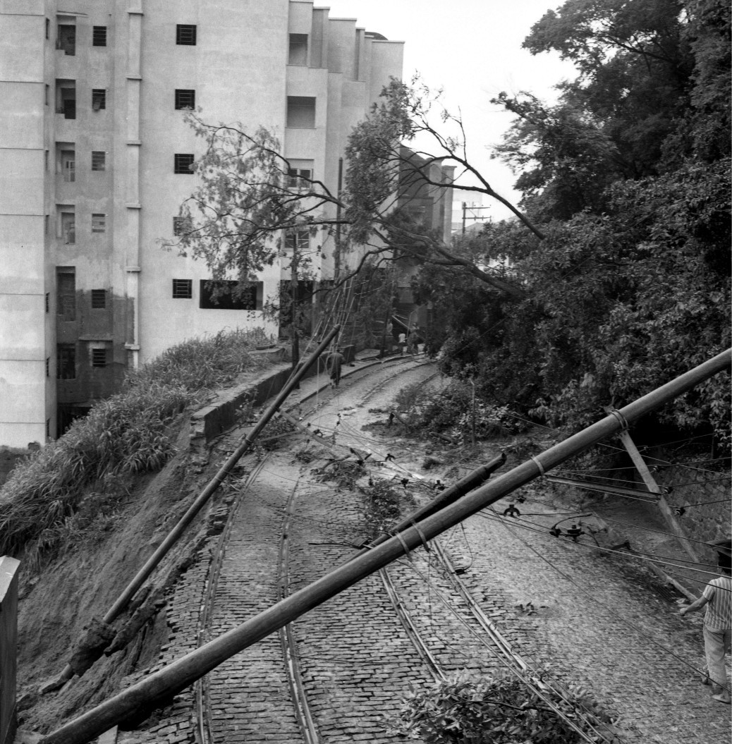 Rua Almirante Alexandrino, em Santa Teresa após chuvas — Foto: Arquivo / Agência O Globo