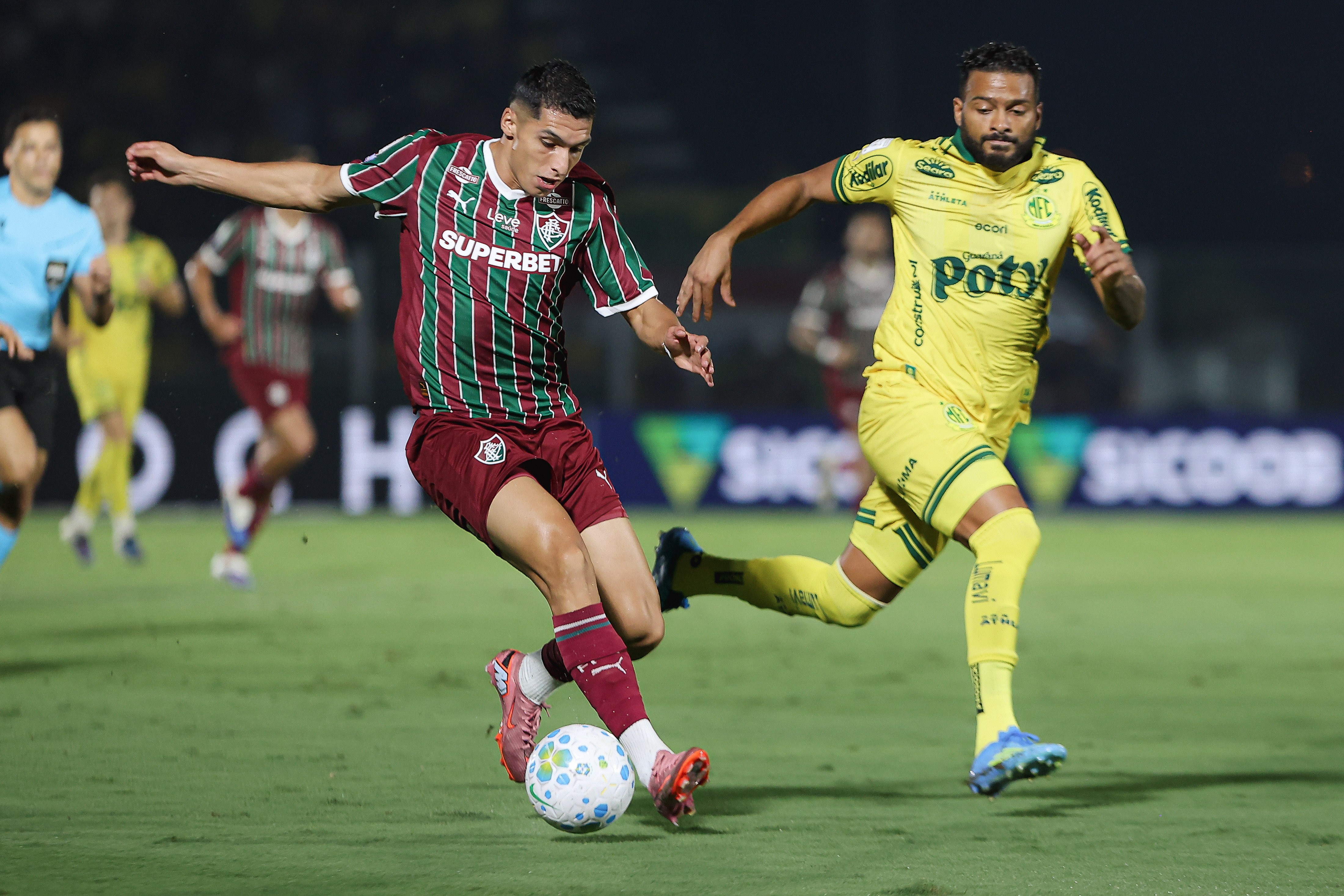 Fluminense tem atuação apagada, cria poucas chances claras e perde para o Mirassol no Brasileiro